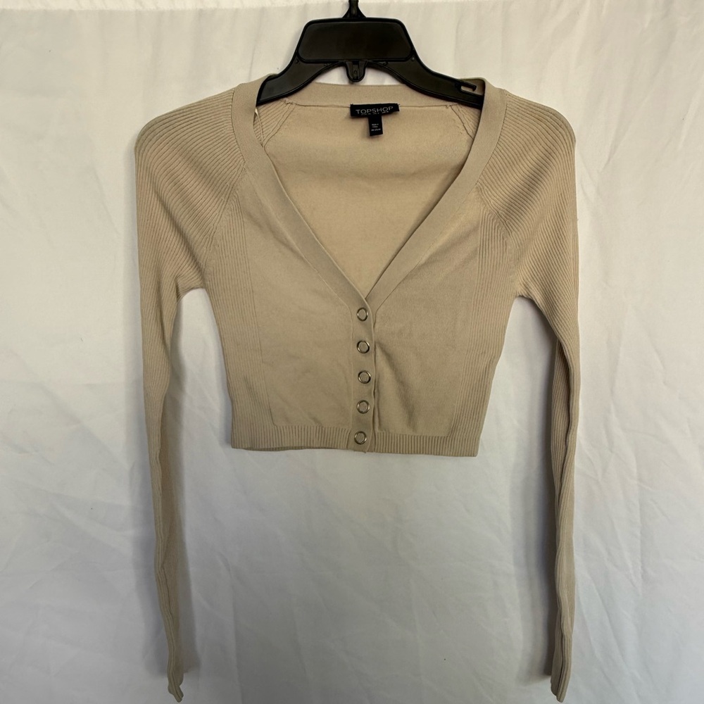 Topshop cropped cardigan sweater ribbed long sleeve cream
Women’s size 4